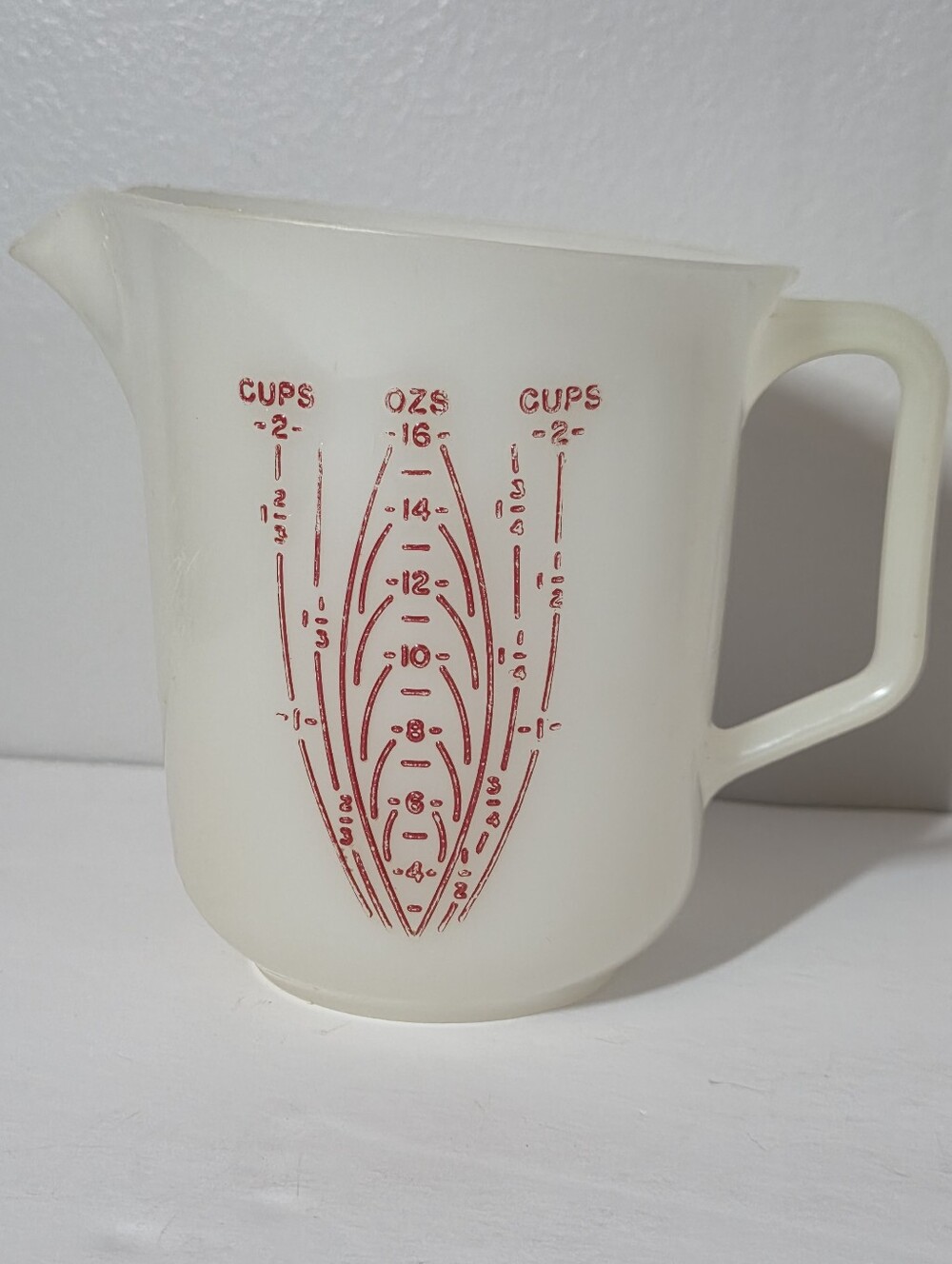 Vintage Tupperware 2 Cup Measuring Pitcher Pour 16oz Raised Red Letters #134-4